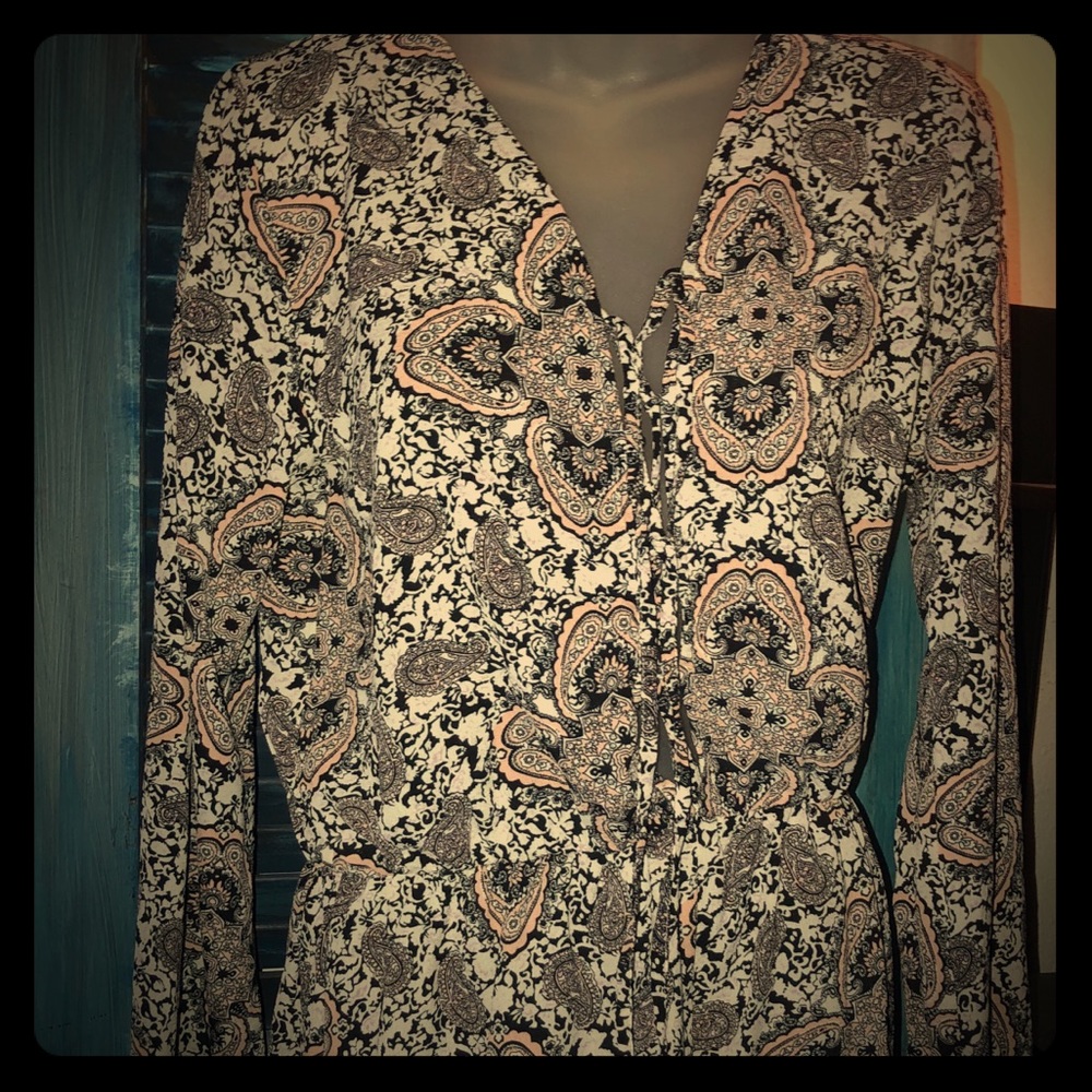 Cute paisley romper NWT large